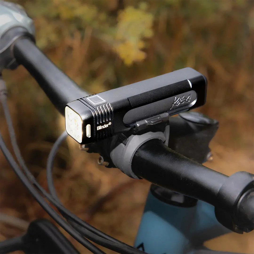 Set de Luces Knog Blinder Pro 700 lm + Plus Trasera 20 lm