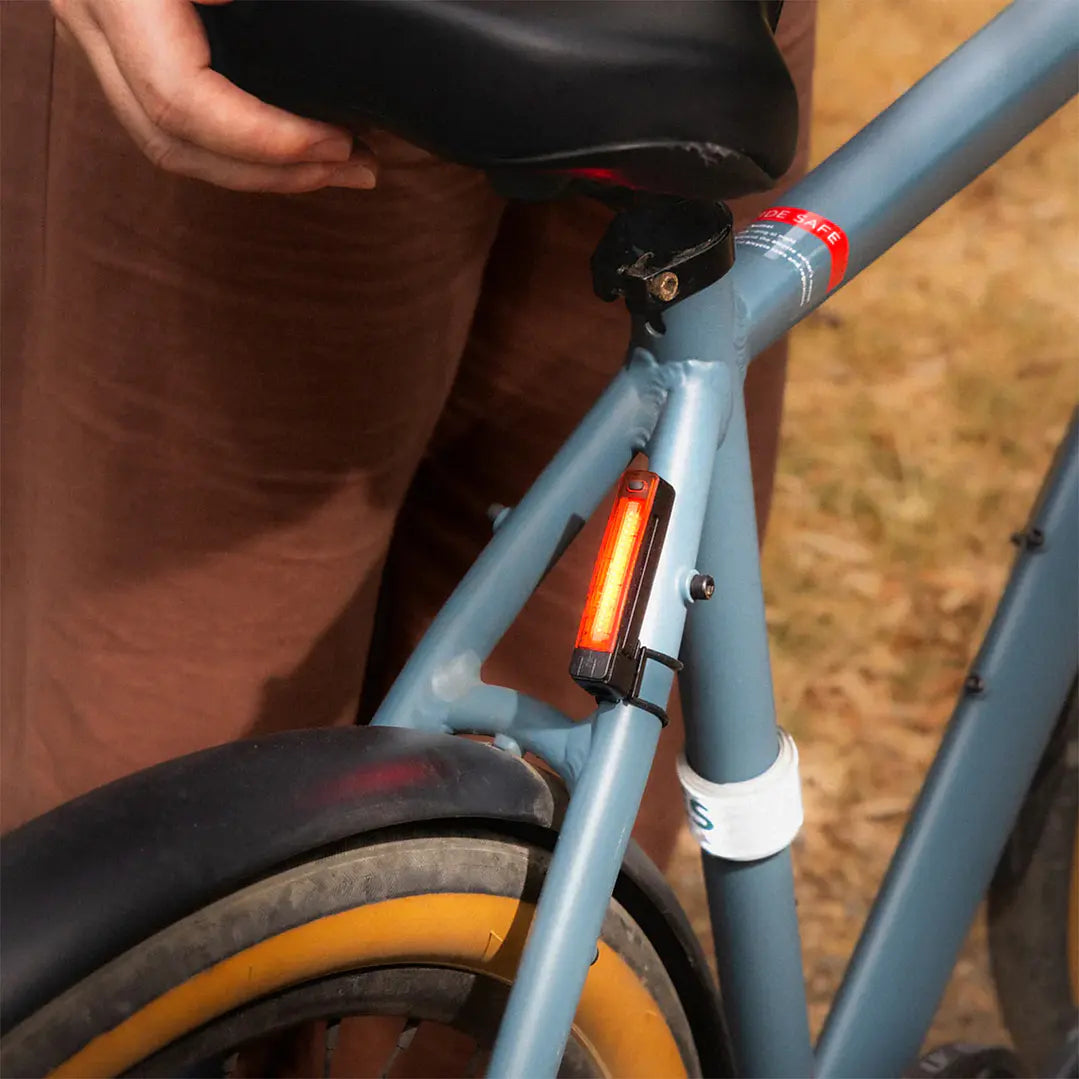 Set de Luces Knog Blinder Pro 700 lm + Plus Trasera 20 lm