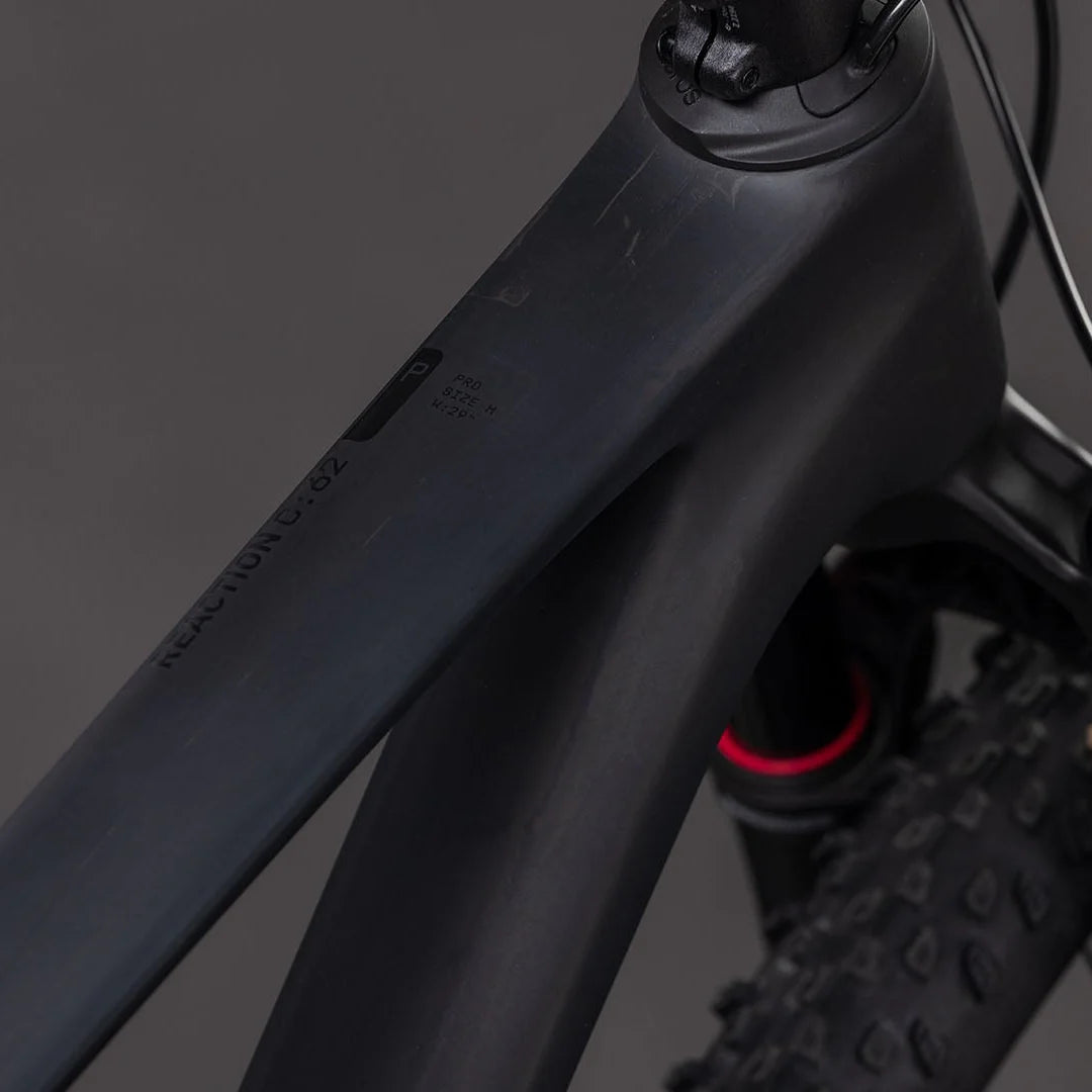Bicicleta REACTION C:62 PRO BLACKLINE