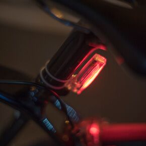 Luz trasera Knog Blinder Plus+ Translucent