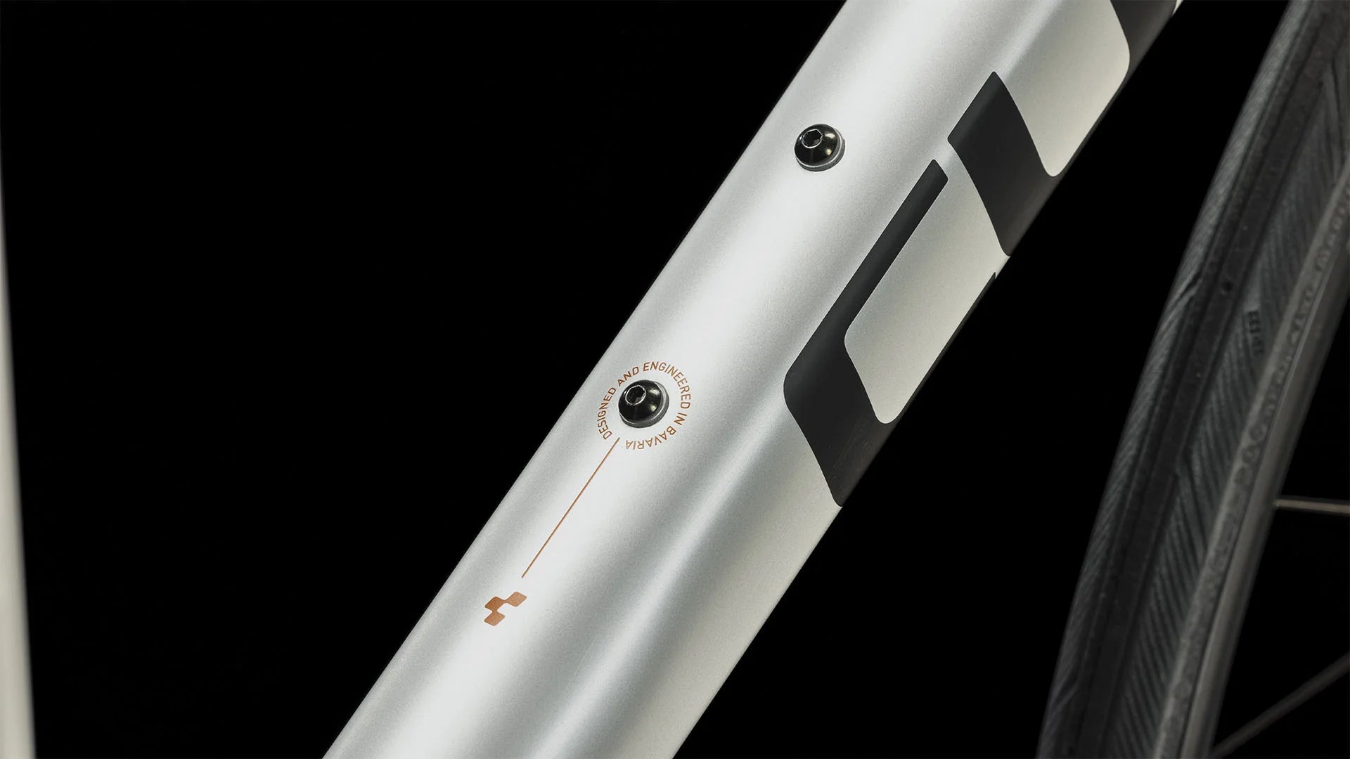 Bicicleta Ruta Attain pro Aro 700c