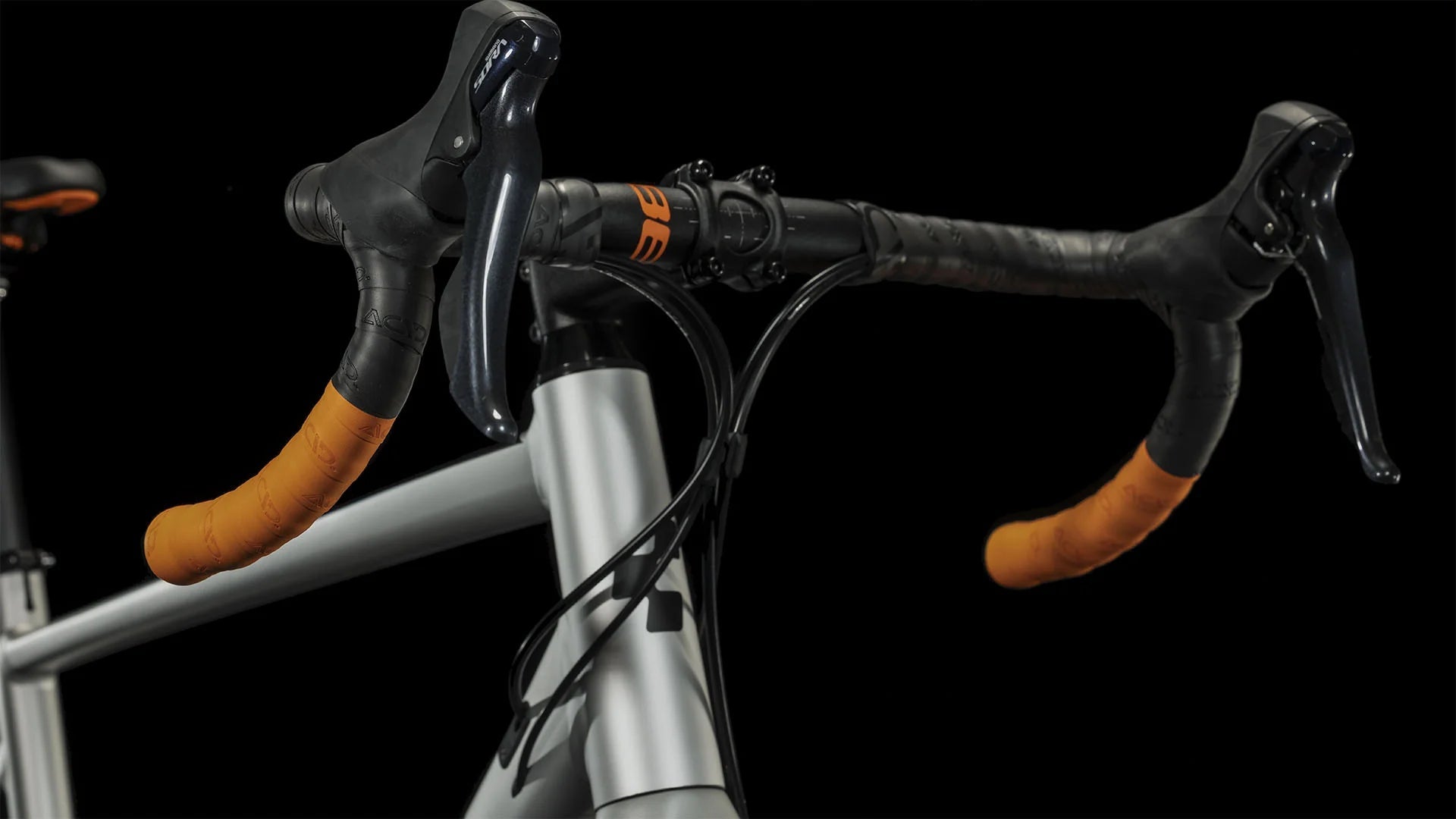 Bicicleta Ruta Attain pro Aro 700c