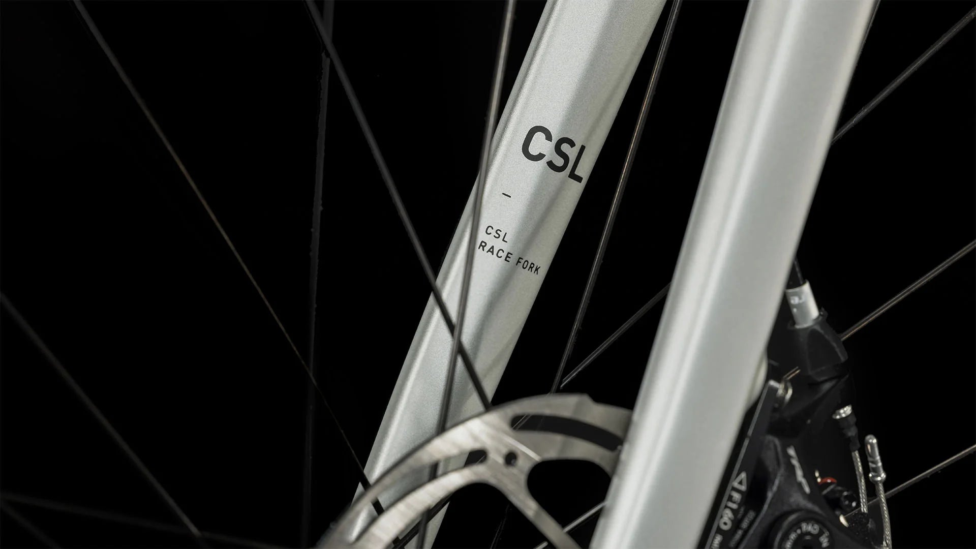 Bicicleta Ruta Attain pro Aro 700c