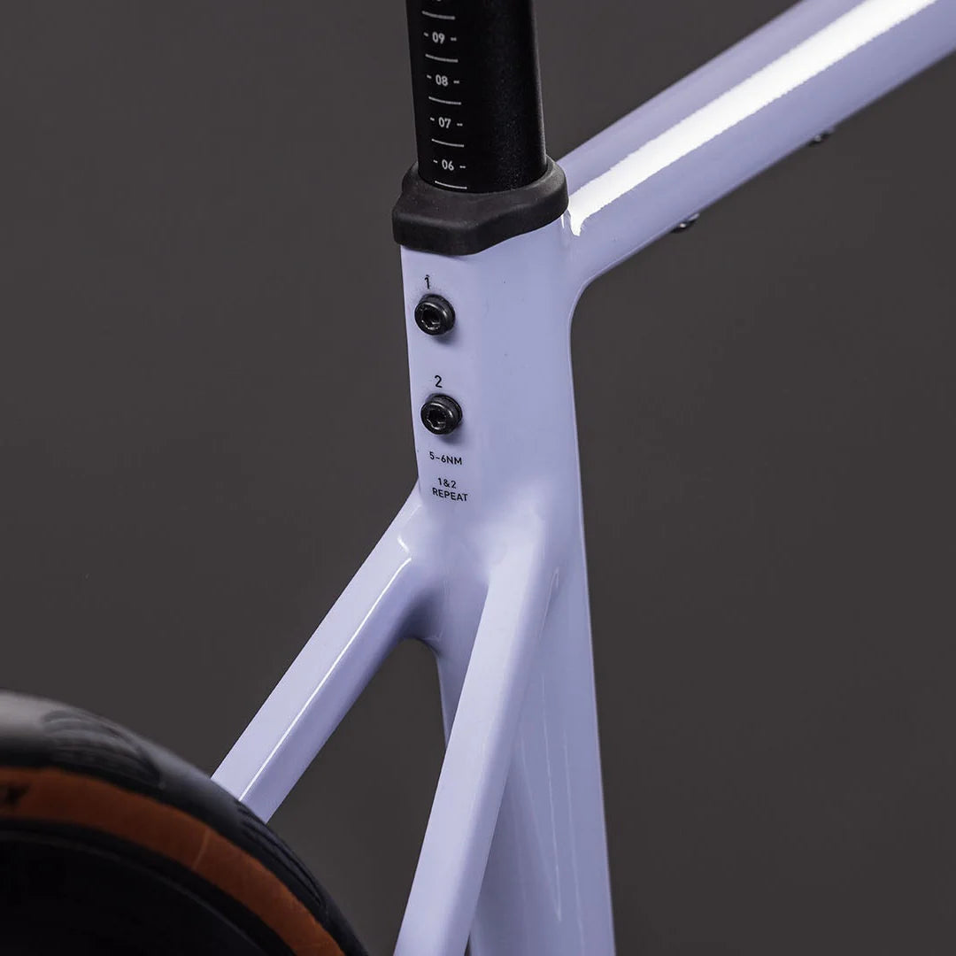 Bicicleta ATTAIN RACE CYCLAMEN´N´BLACK