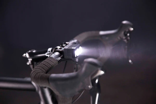 Luz Delantera de Bicicleta Blinder Road 400