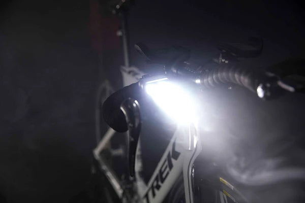Luz Delantera de Bicicleta Blinder Road 400